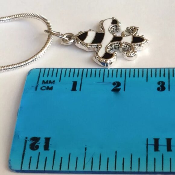 Fleur de Lis Necklace French Flower Nola Saints Mardi Gras Silver Plated 18" - Picture 8 of 8